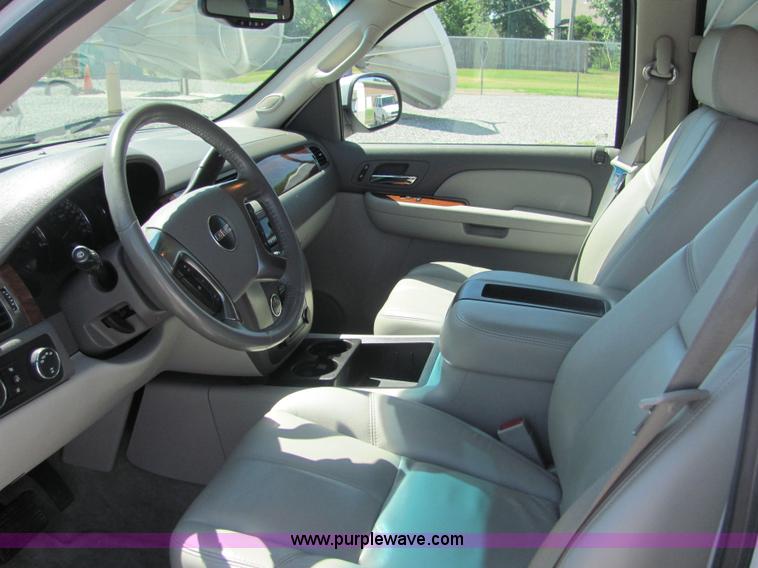 image for item 4735 2007 GMC Yukon