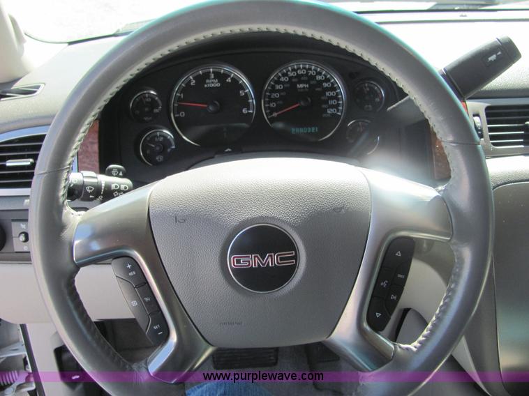 image for item 4735 2007 GMC Yukon