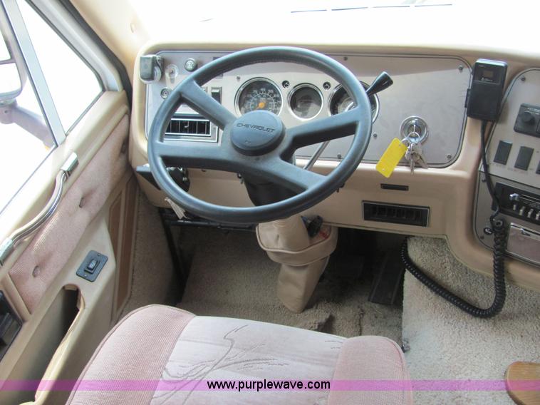 image for item 4807 1990 Chevrolet P30 37' Kounty Star motor home