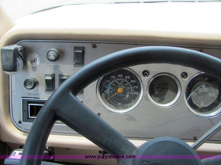 image for item 4807 1990 Chevrolet P30 37' Kounty Star motor home