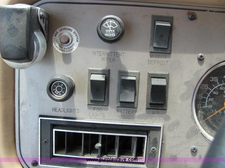 image for item 4807 1990 Chevrolet P30 37' Kounty Star motor home