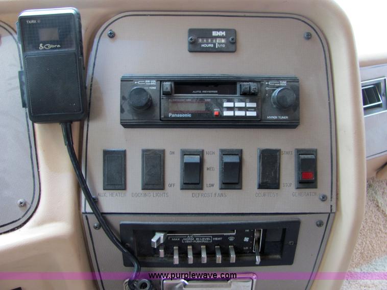 image for item 4807 1990 Chevrolet P30 37' Kounty Star motor home