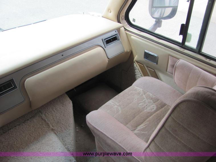 image for item 4807 1990 Chevrolet P30 37' Kounty Star motor home