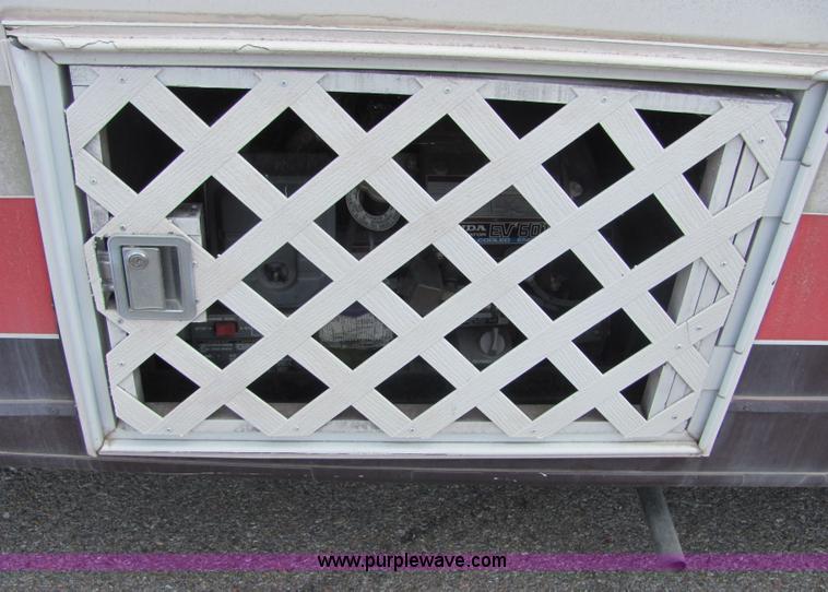 image for item 4807 1990 Chevrolet P30 37' Kounty Star motor home