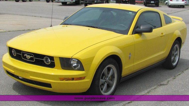image for item 6018 2006 Ford Mustang