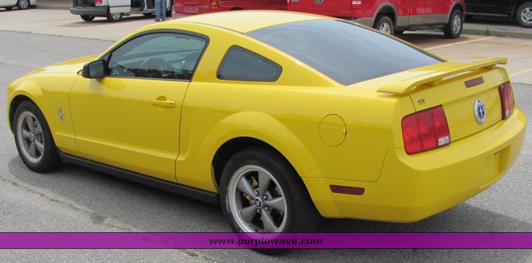image for item 6018 2006 Ford Mustang