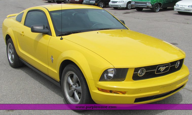 image for item 6018 2006 Ford Mustang