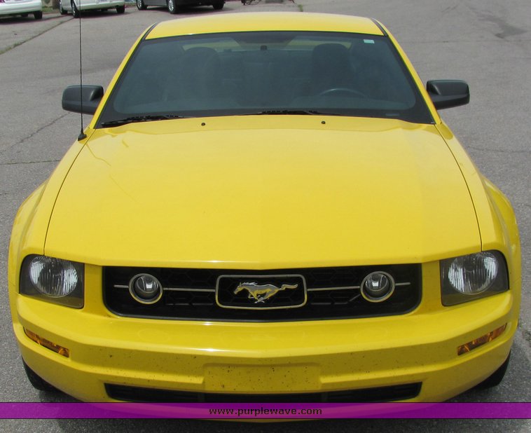 image for item 6018 2006 Ford Mustang