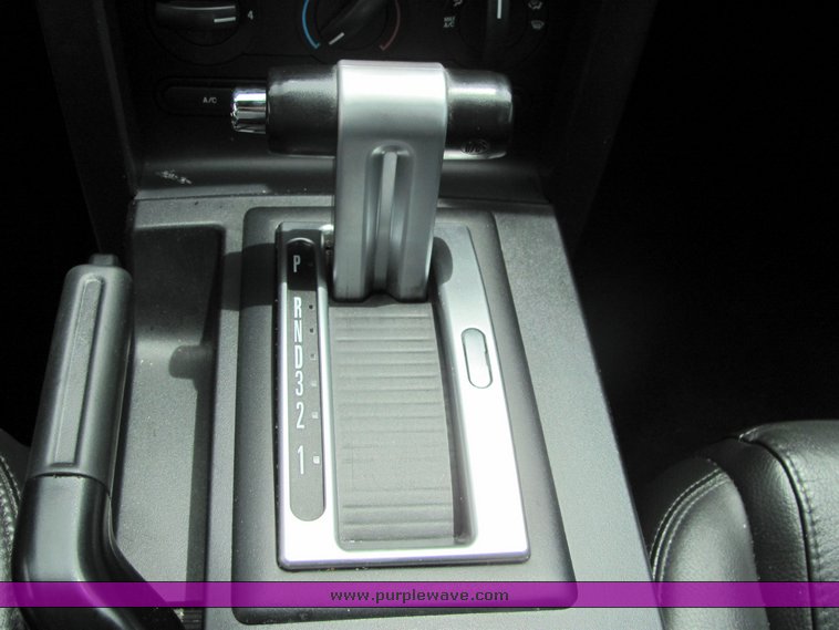 image for item 6018 2006 Ford Mustang