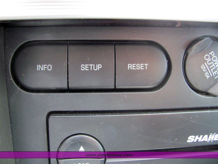 image for item 6018 2006 Ford Mustang