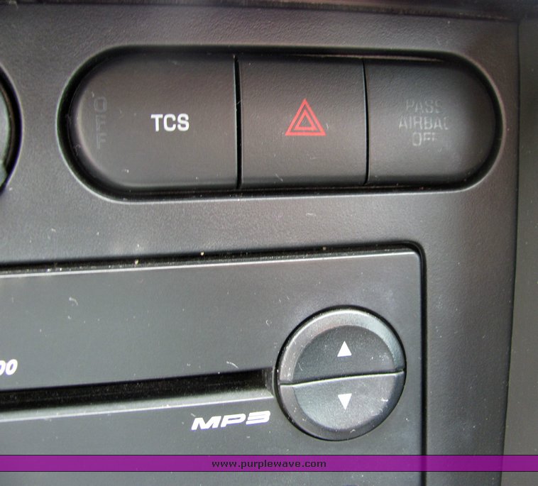 image for item 6018 2006 Ford Mustang