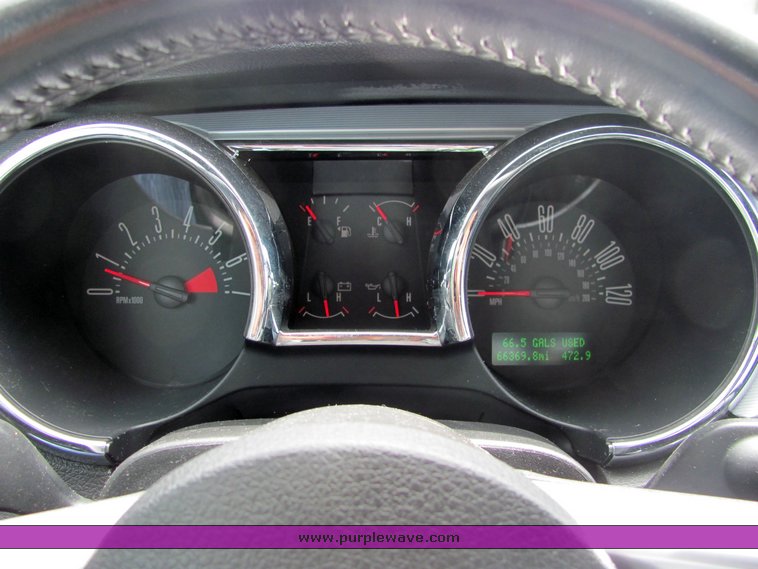 image for item 6018 2006 Ford Mustang