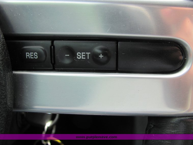 image for item 6018 2006 Ford Mustang