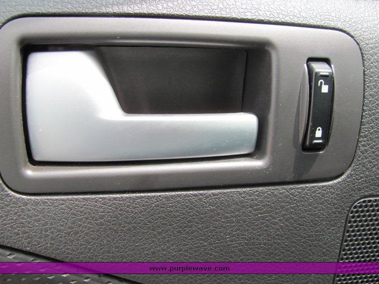 image for item 6018 2006 Ford Mustang