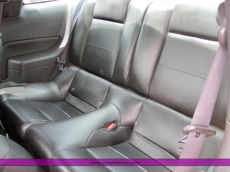 image for item 6018 2006 Ford Mustang