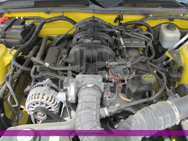 image for item 6018 2006 Ford Mustang