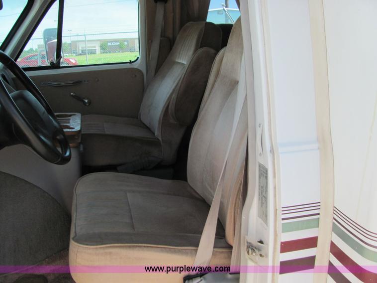 image for item 6188 1994 Chevrolet G30 Montego motor home