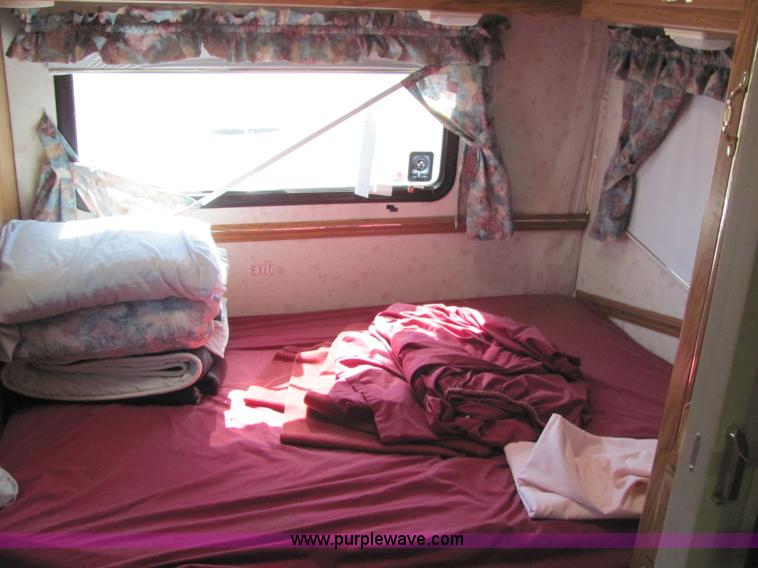 image for item 6188 1994 Chevrolet G30 Montego motor home