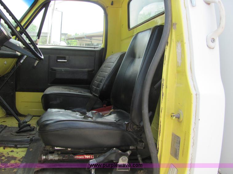 image for item 6680 1989 GMC 7000 Top Kick box truck