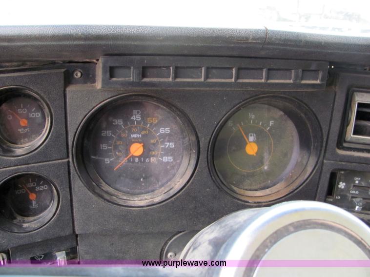 image for item 6680 1989 GMC 7000 Top Kick box truck