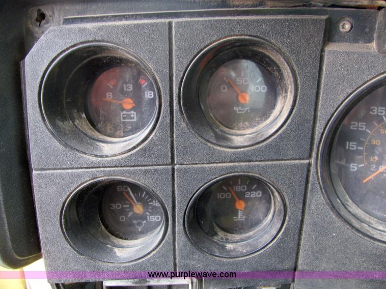 image for item 6680 1989 GMC 7000 Top Kick box truck