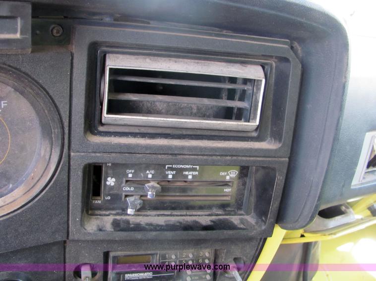 image for item 6680 1989 GMC 7000 Top Kick box truck