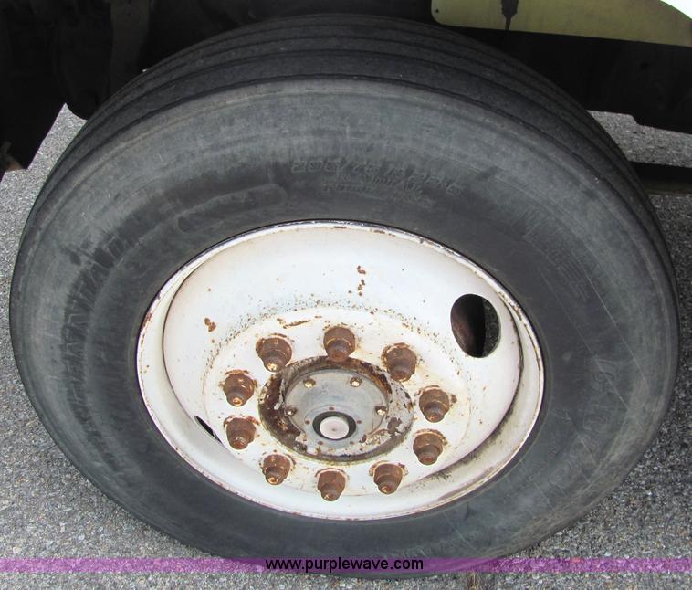 image for item 6680 1989 GMC 7000 Top Kick box truck