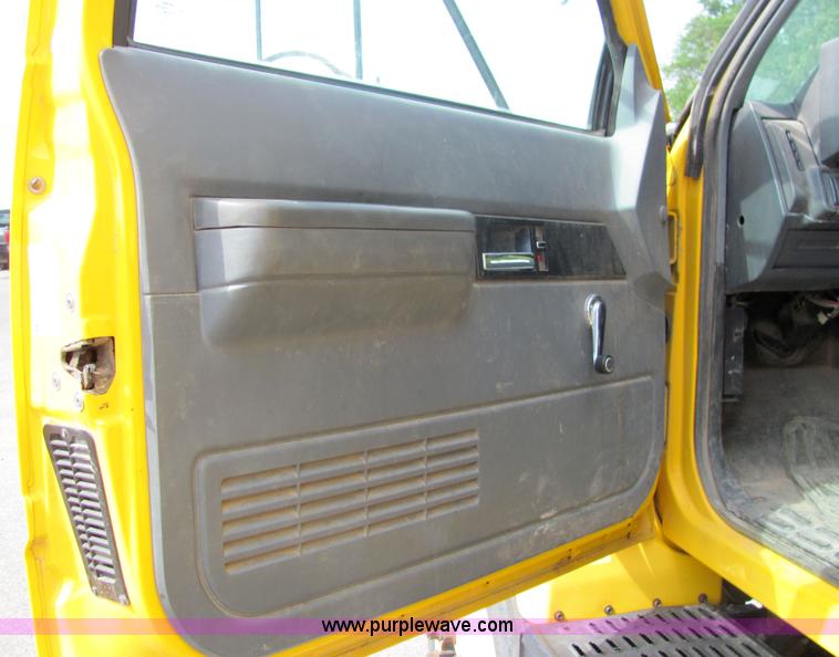 image for item 6681 1997 GMC C7H042 Top Kick box truck