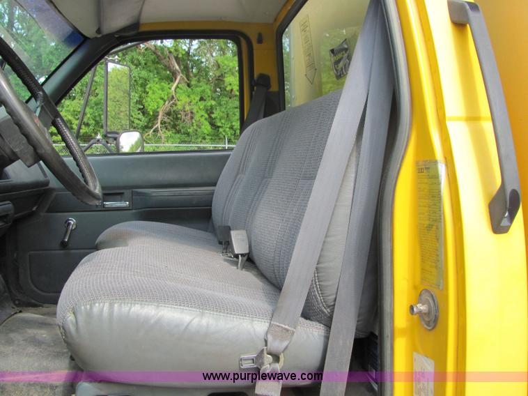 image for item 6681 1997 GMC C7H042 Top Kick box truck