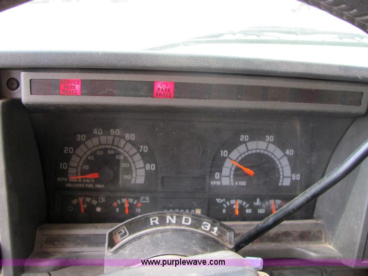 image for item 6681 1997 GMC C7H042 Top Kick box truck