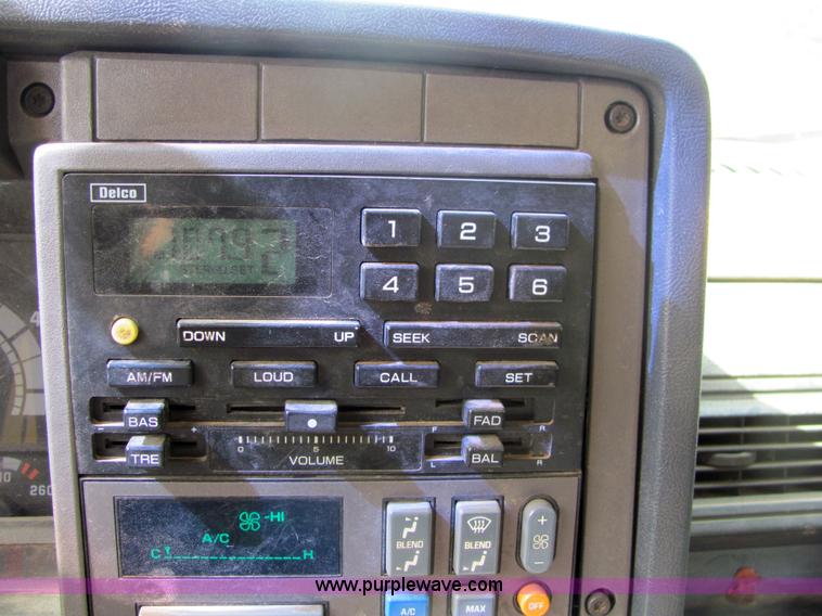 image for item 6681 1997 GMC C7H042 Top Kick box truck