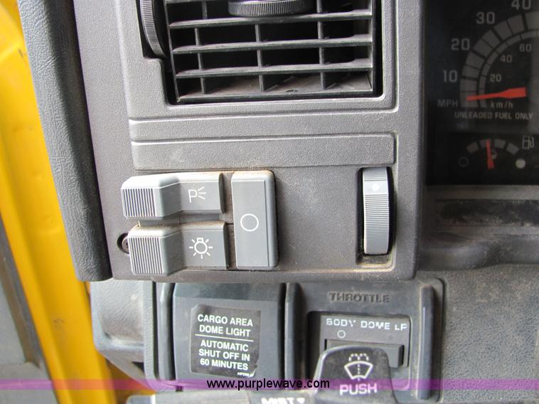 image for item 6681 1997 GMC C7H042 Top Kick box truck