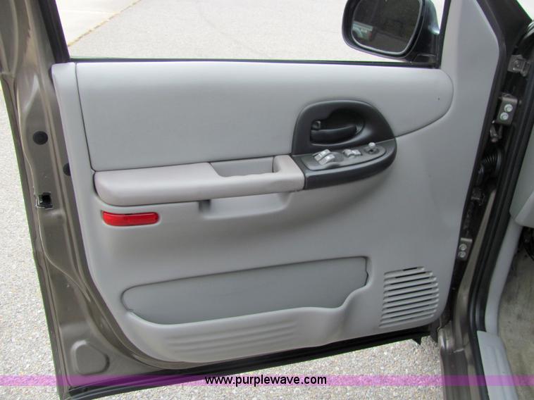 image for item 6733 2004 Pontiac Montana