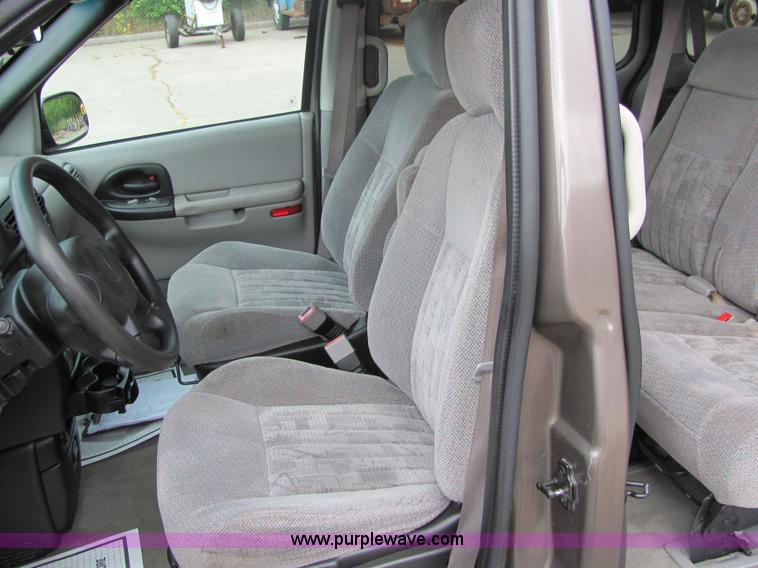 image for item 6733 2004 Pontiac Montana