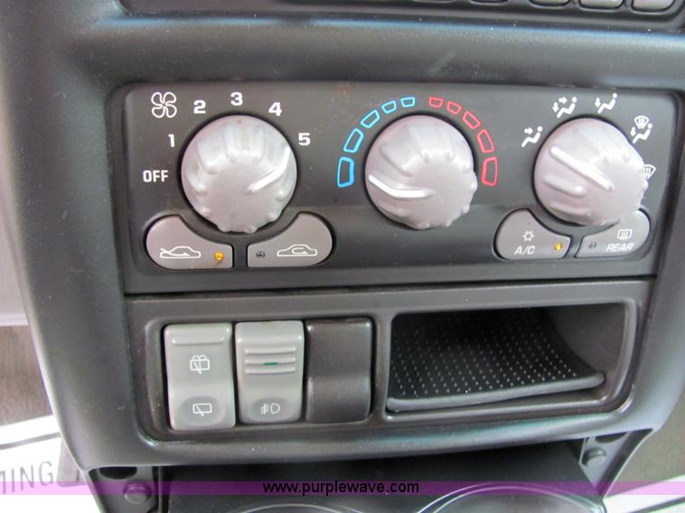 image for item 6733 2004 Pontiac Montana