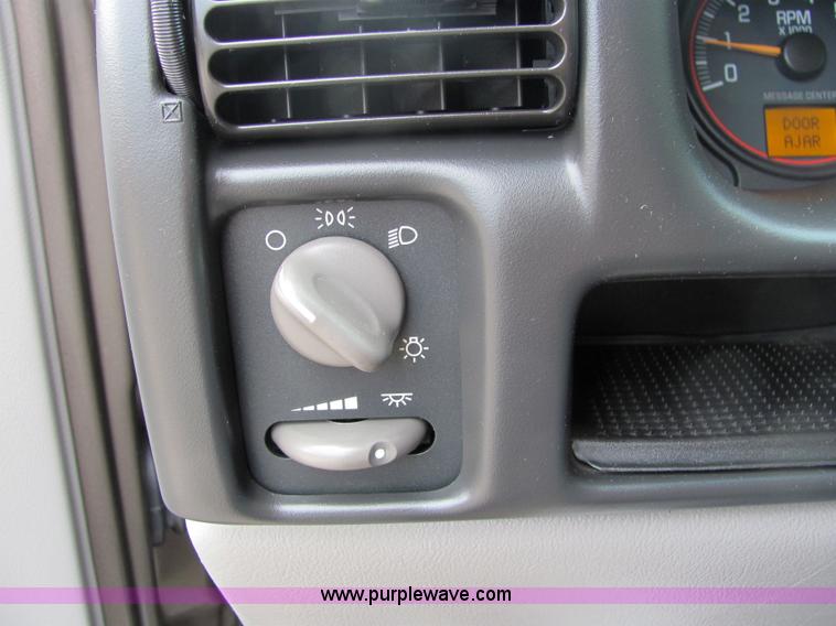 image for item 6733 2004 Pontiac Montana