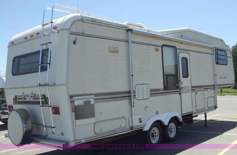 image for item 7118 1992 Carriage Carrie Lite fifth wheel camper