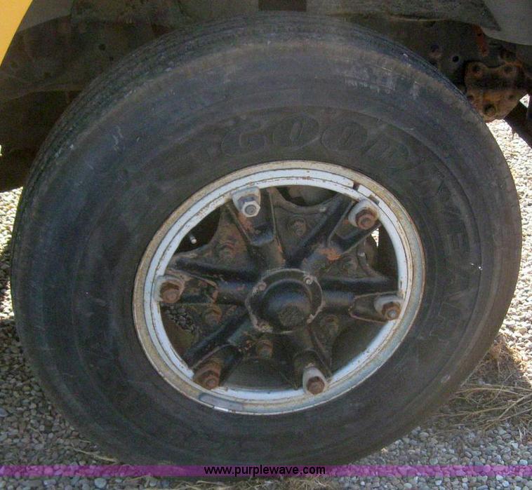 image for item 7715 1992 Ford B700 35 passenger bus