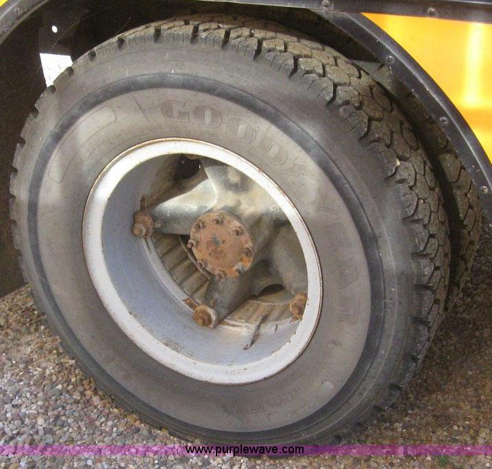 image for item 7716 1990 Chevrolet B6P042 35 passenger school bus