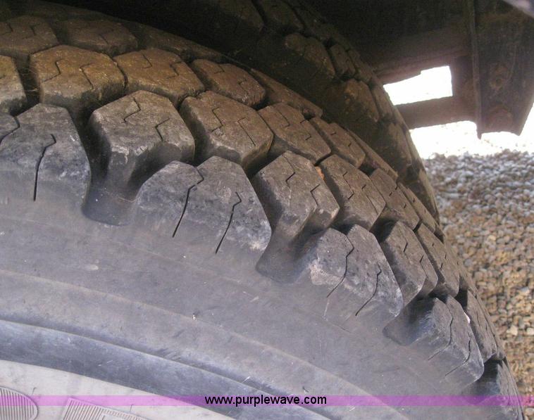 image for item 7716 1990 Chevrolet B6P042 35 passenger school bus