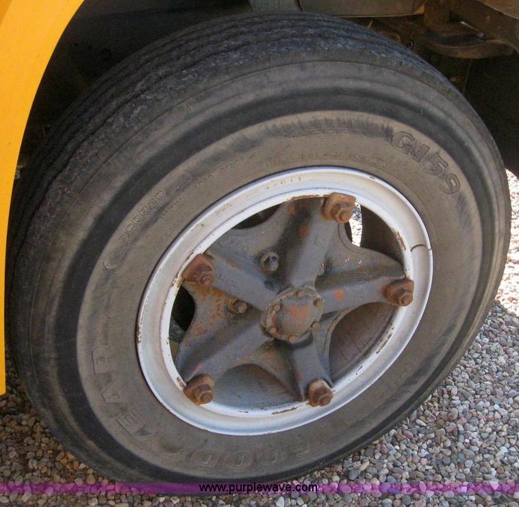 image for item 7716 1990 Chevrolet B6P042 35 passenger school bus