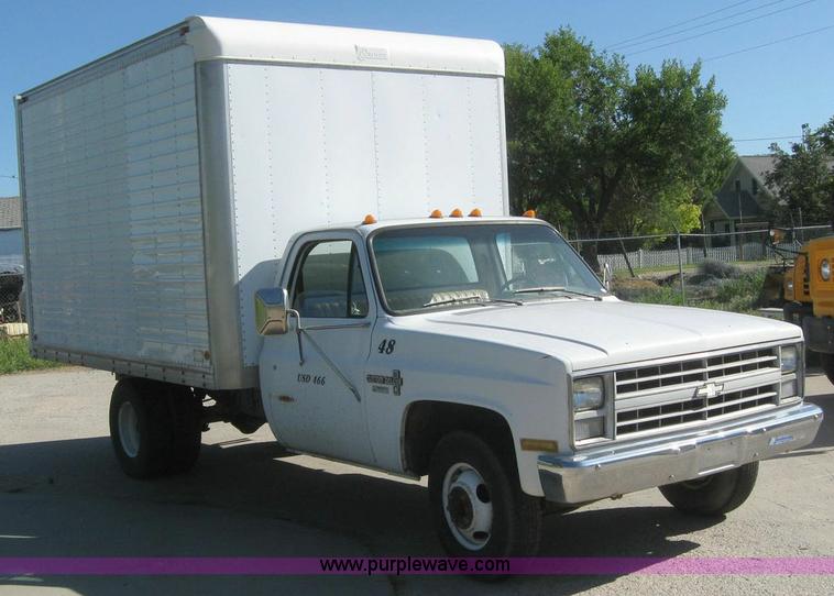 image for item 7719 1987 Chevrolet R30 Custom Deluxe box truck