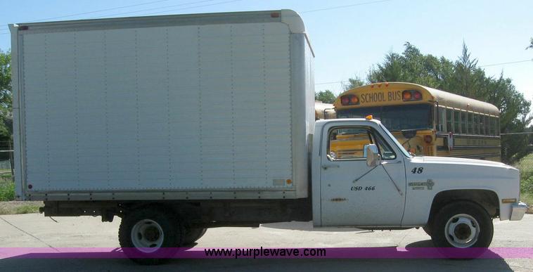 image for item 7719 1987 Chevrolet R30 Custom Deluxe box truck