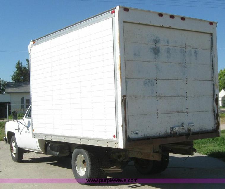 image for item 7719 1987 Chevrolet R30 Custom Deluxe box truck