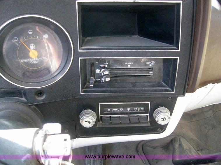 image for item 7719 1987 Chevrolet R30 Custom Deluxe box truck