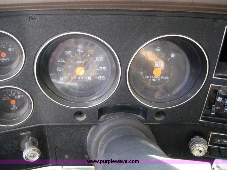 image for item 7719 1987 Chevrolet R30 Custom Deluxe box truck