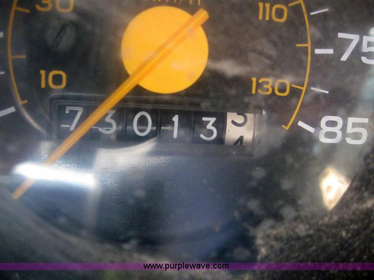 image for item 7719 1987 Chevrolet R30 Custom Deluxe box truck