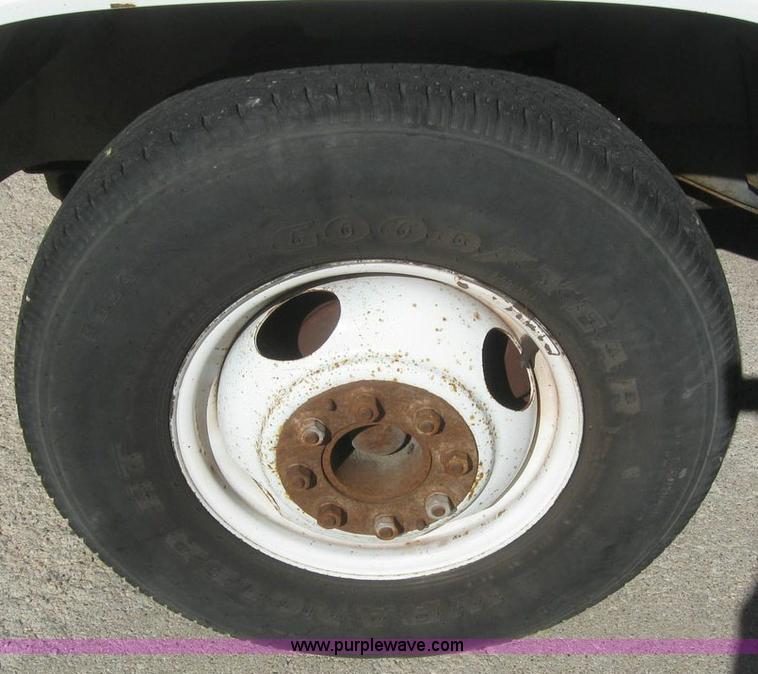 image for item 7719 1987 Chevrolet R30 Custom Deluxe box truck