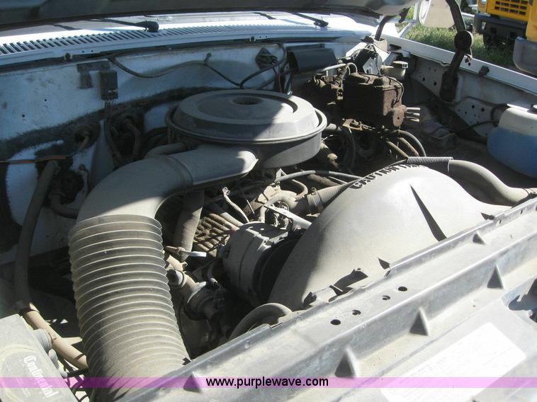 image for item 7719 1987 Chevrolet R30 Custom Deluxe box truck