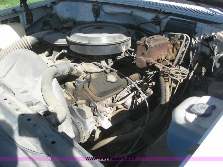 image for item 7719 1987 Chevrolet R30 Custom Deluxe box truck